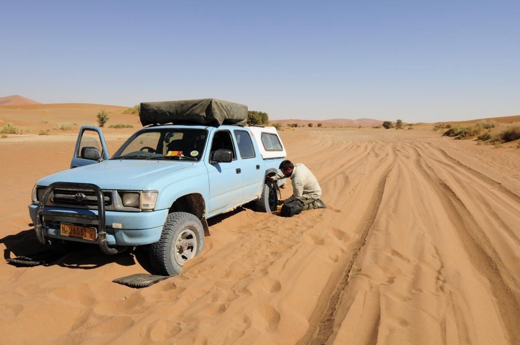 Der blaue Klaus steckt im Sand