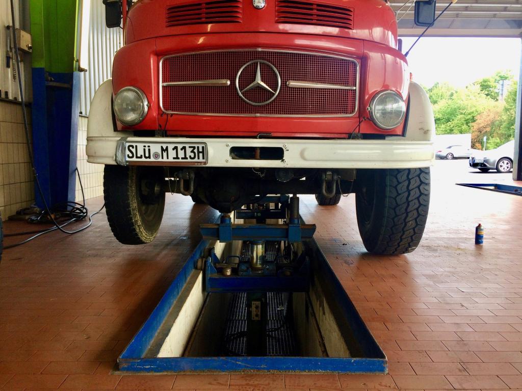 Rechts die neuen Hankook Reifen und links die alten Reifen.