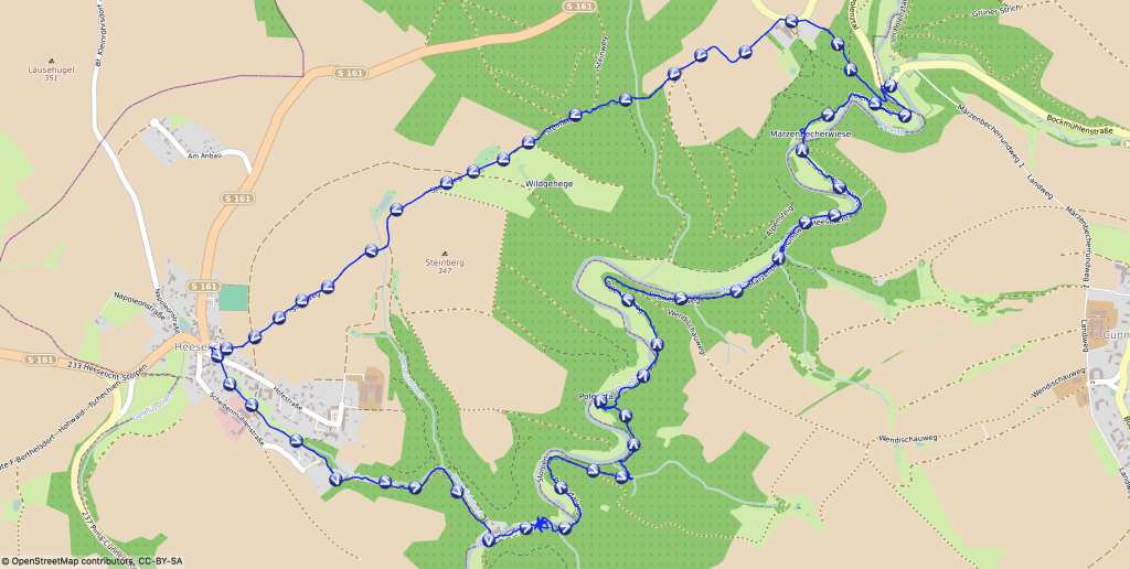 Mit Hund im Tal der Märzenbecher