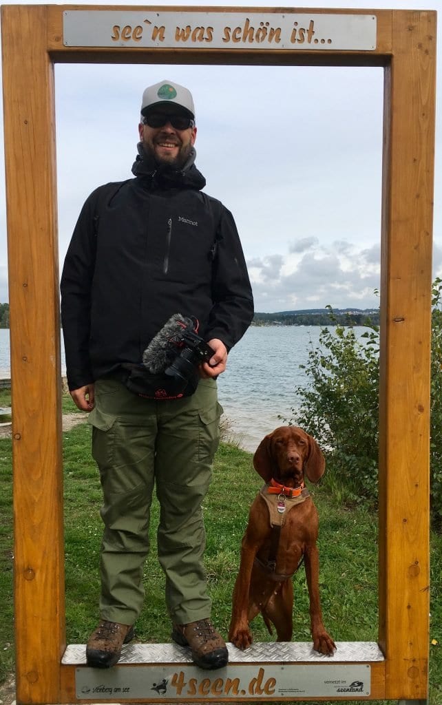 Bild von Herrchen und Hund am Steinberger See