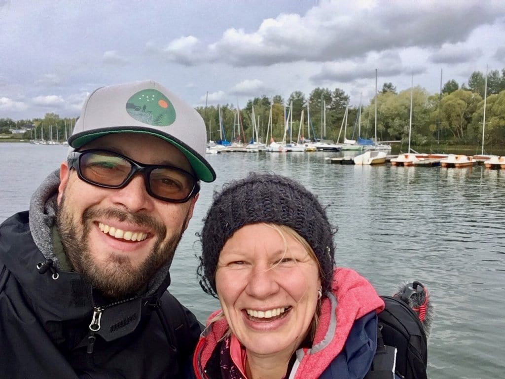 Wir und der kleine Yachthafen am Steinberger See