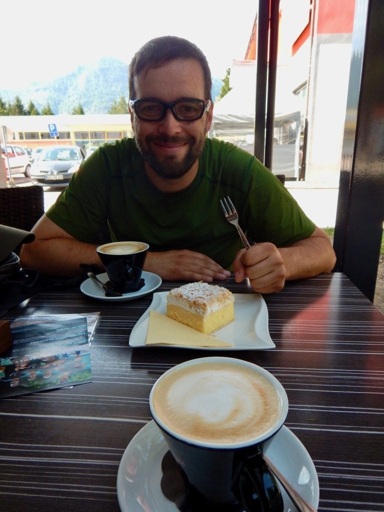 Cremeschnitta und Latte Macchiato