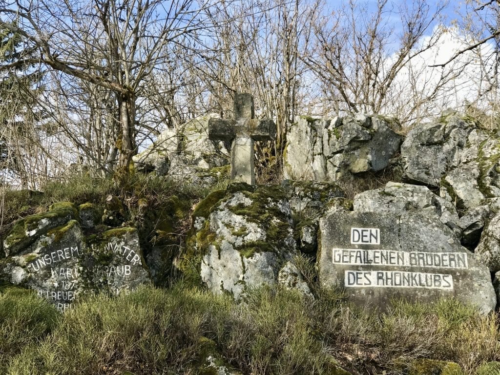 Die Gedenktafel fĂŒr die Gefallenen des Rhönklubs