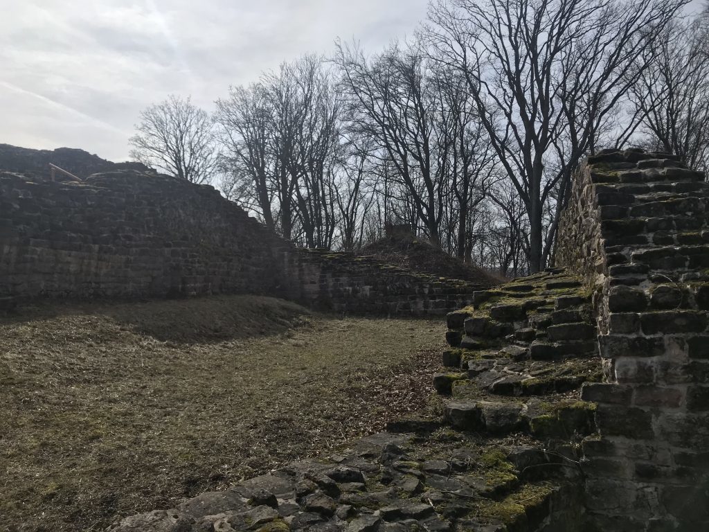 Die ersten Mauerreste der Osterburg